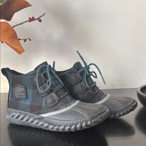 Sorel Plaid Waterproof Shoes - Black/Dark Green